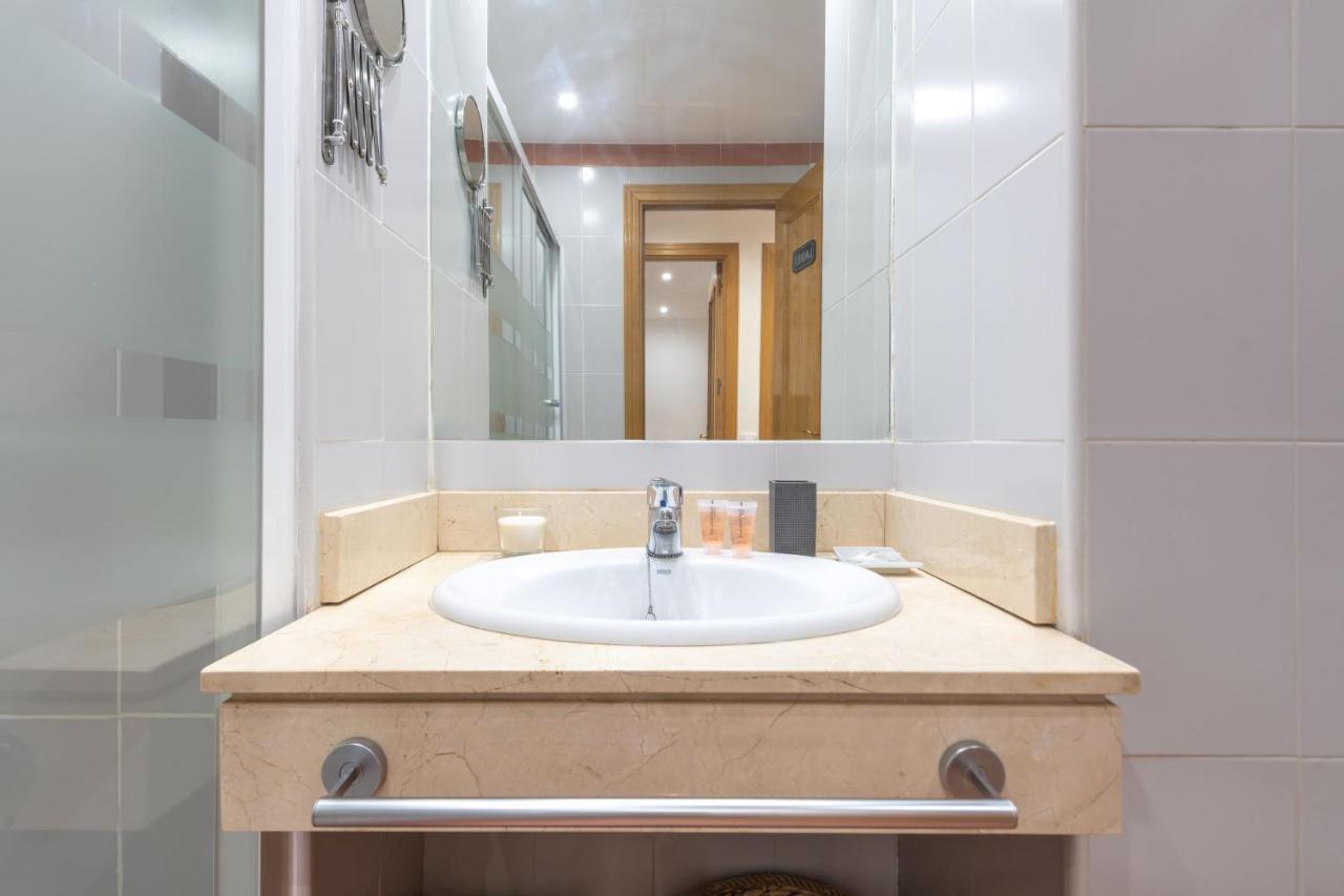 2 Bedrooms 2 Bathrooms Furnished - Malsana - With Pool - Mintystay Madrid Buitenkant foto