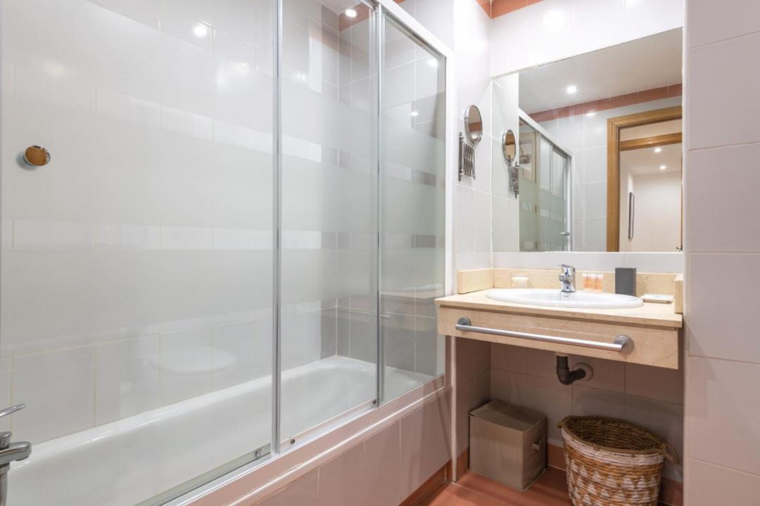 2 Bedrooms 2 Bathrooms Furnished - Malsana - With Pool - Mintystay Madrid Buitenkant foto
