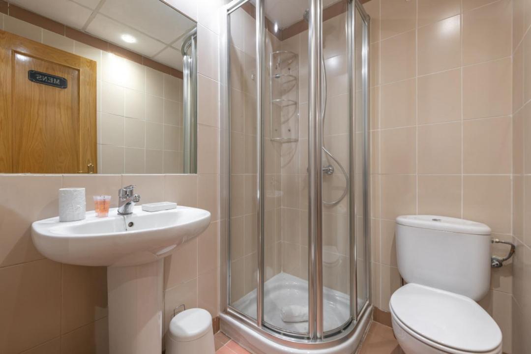 2 Bedrooms 2 Bathrooms Furnished - Malsana - With Pool - Mintystay Madrid Buitenkant foto