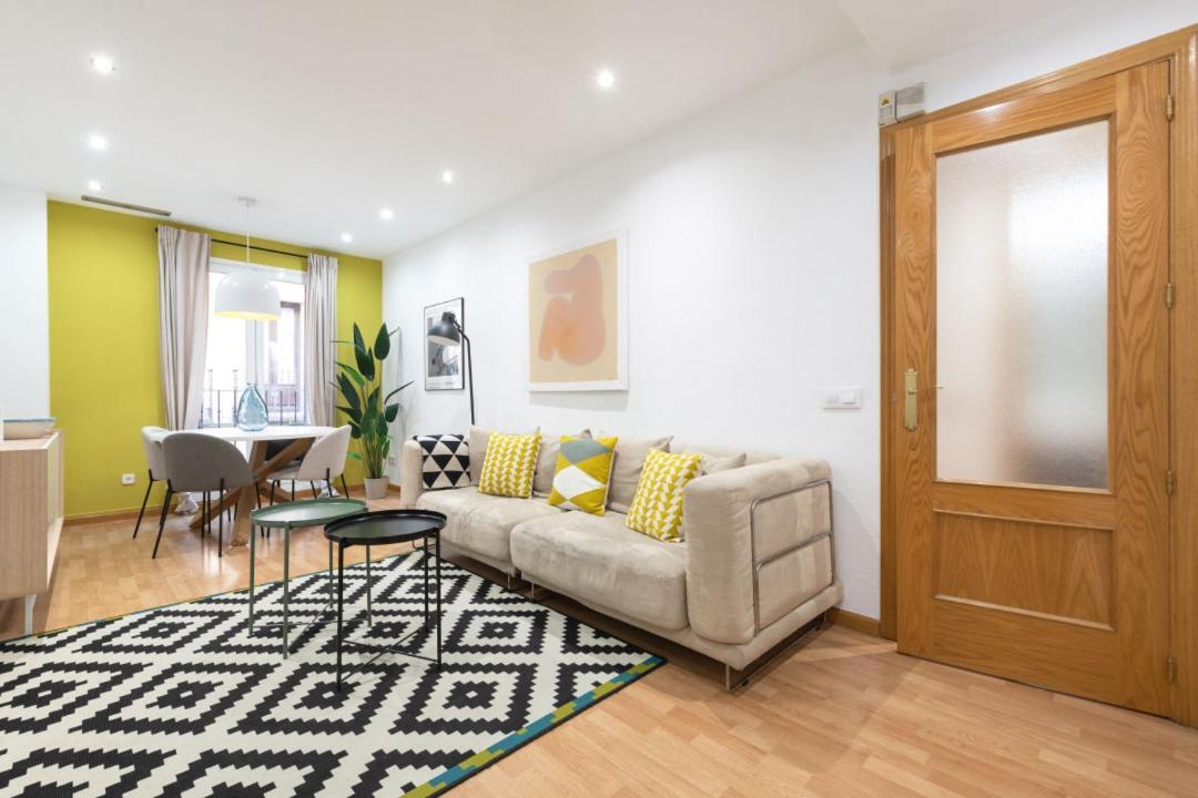 2 Bedrooms 2 Bathrooms Furnished - Malsana - With Pool - Mintystay Madrid Buitenkant foto
