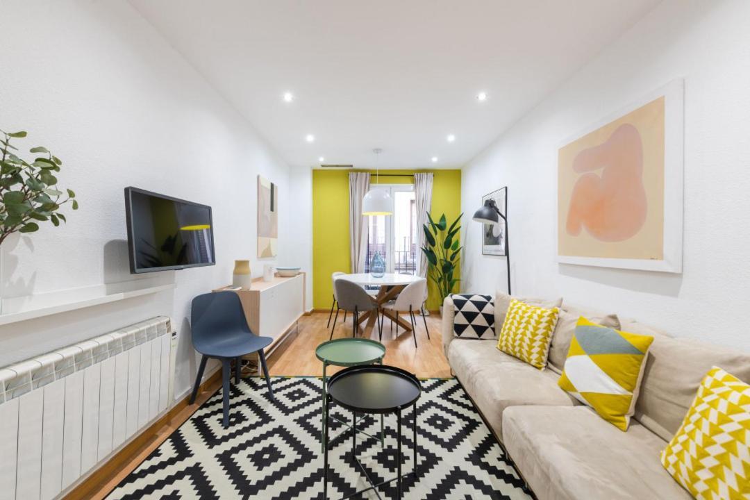 2 Bedrooms 2 Bathrooms Furnished - Malsana - With Pool - Mintystay Madrid Buitenkant foto